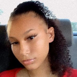 Meet your Posher, Samira aquino